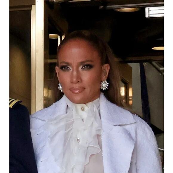 Gold CHANEL Pearl and Crystal Interlocking-C Stud Earrings 24C (CHXX029) - Picture 8 of 11